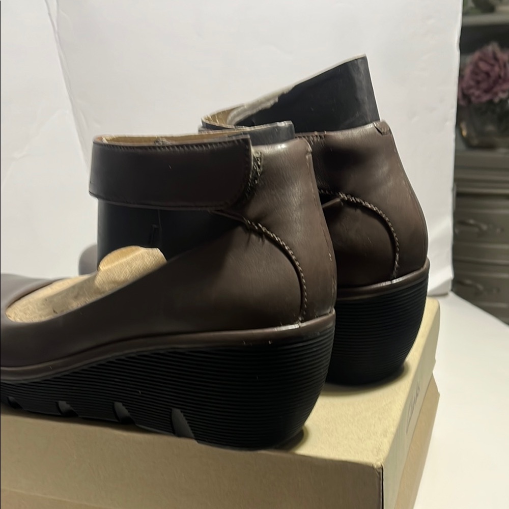Clarks Brown Leather Flats Classic Loafers New with out tag - Picture 5 of 12